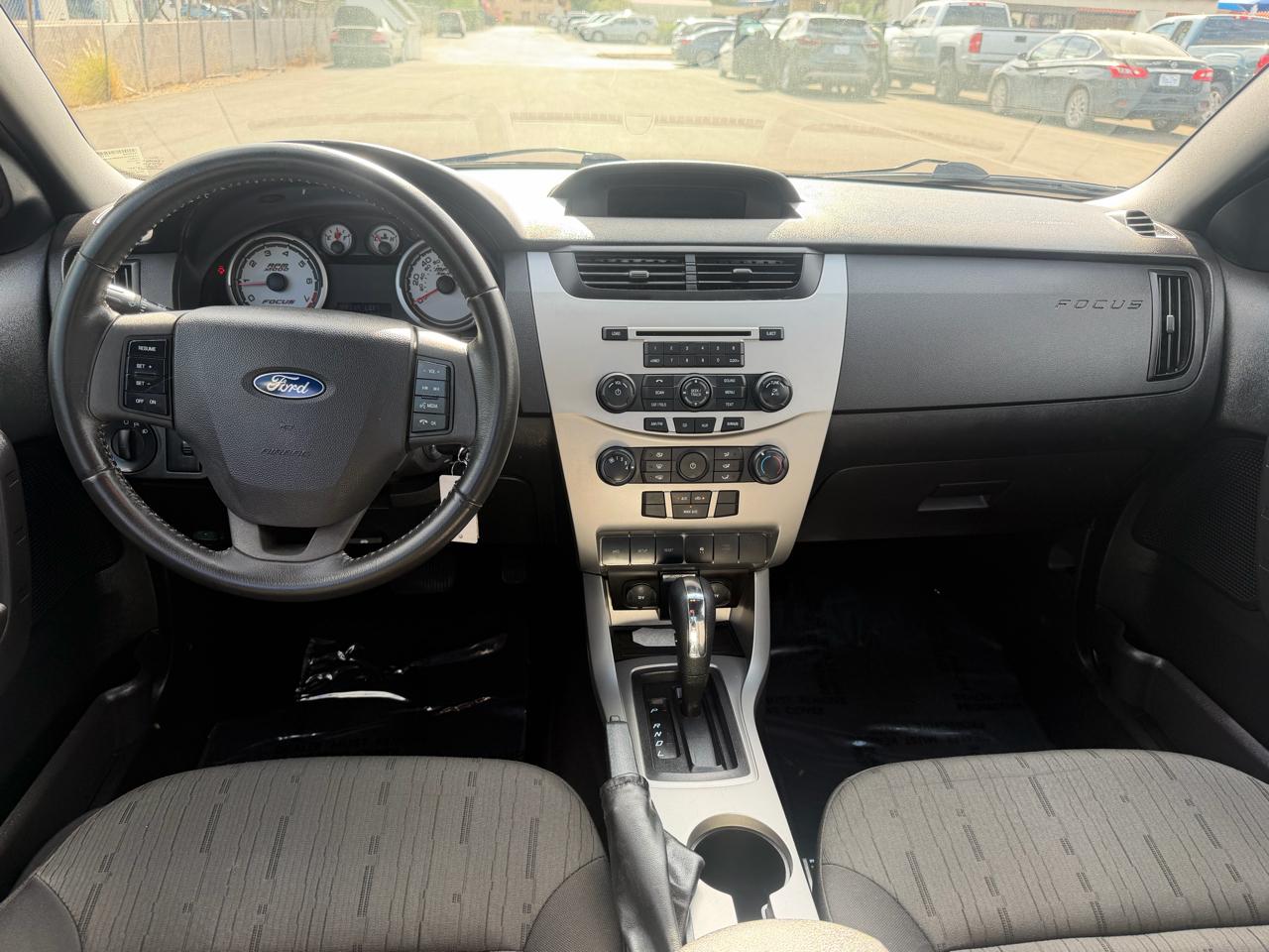 Ford Focus SE Sedan 2011