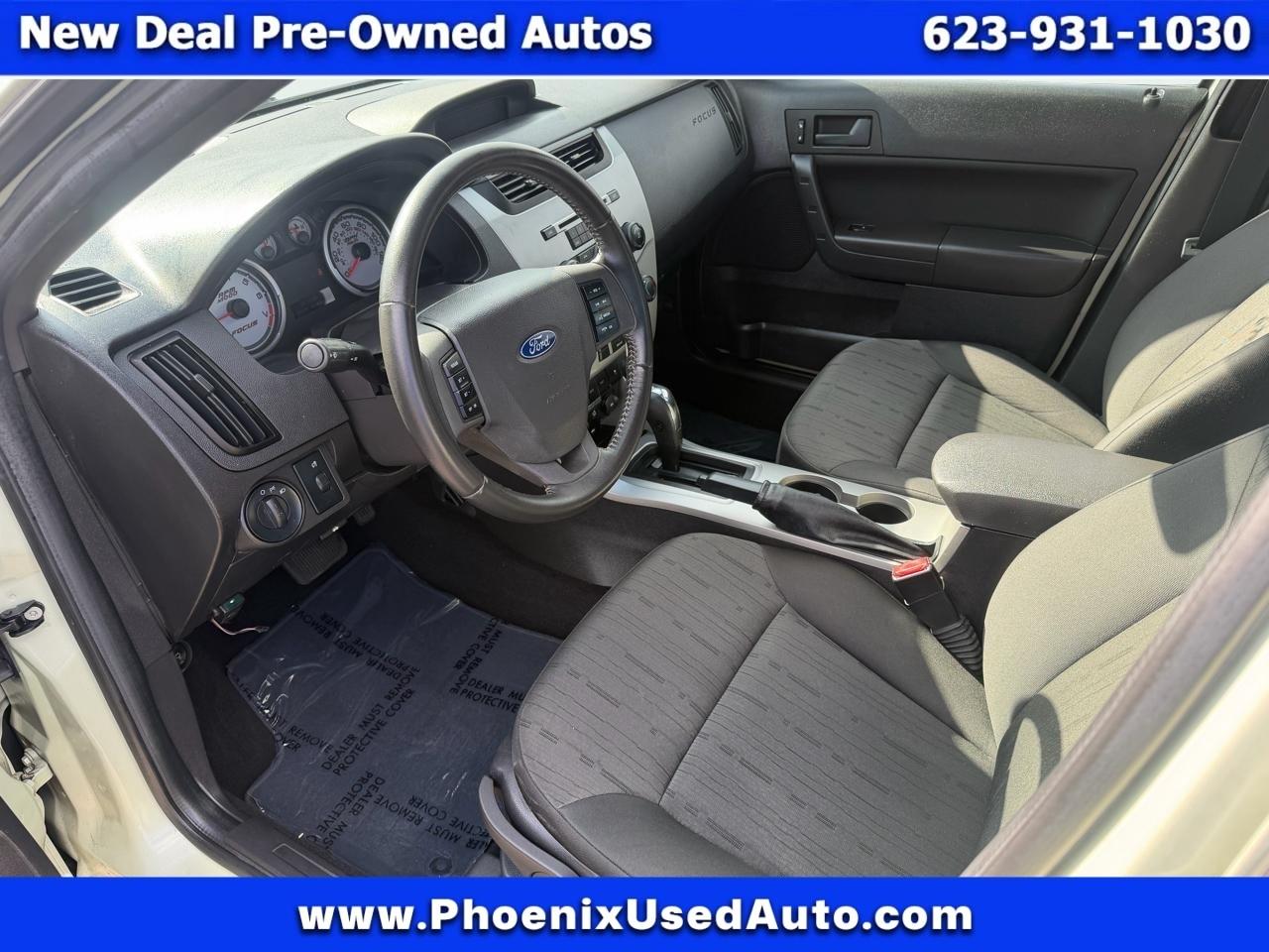Ford Focus SE Sedan 2011