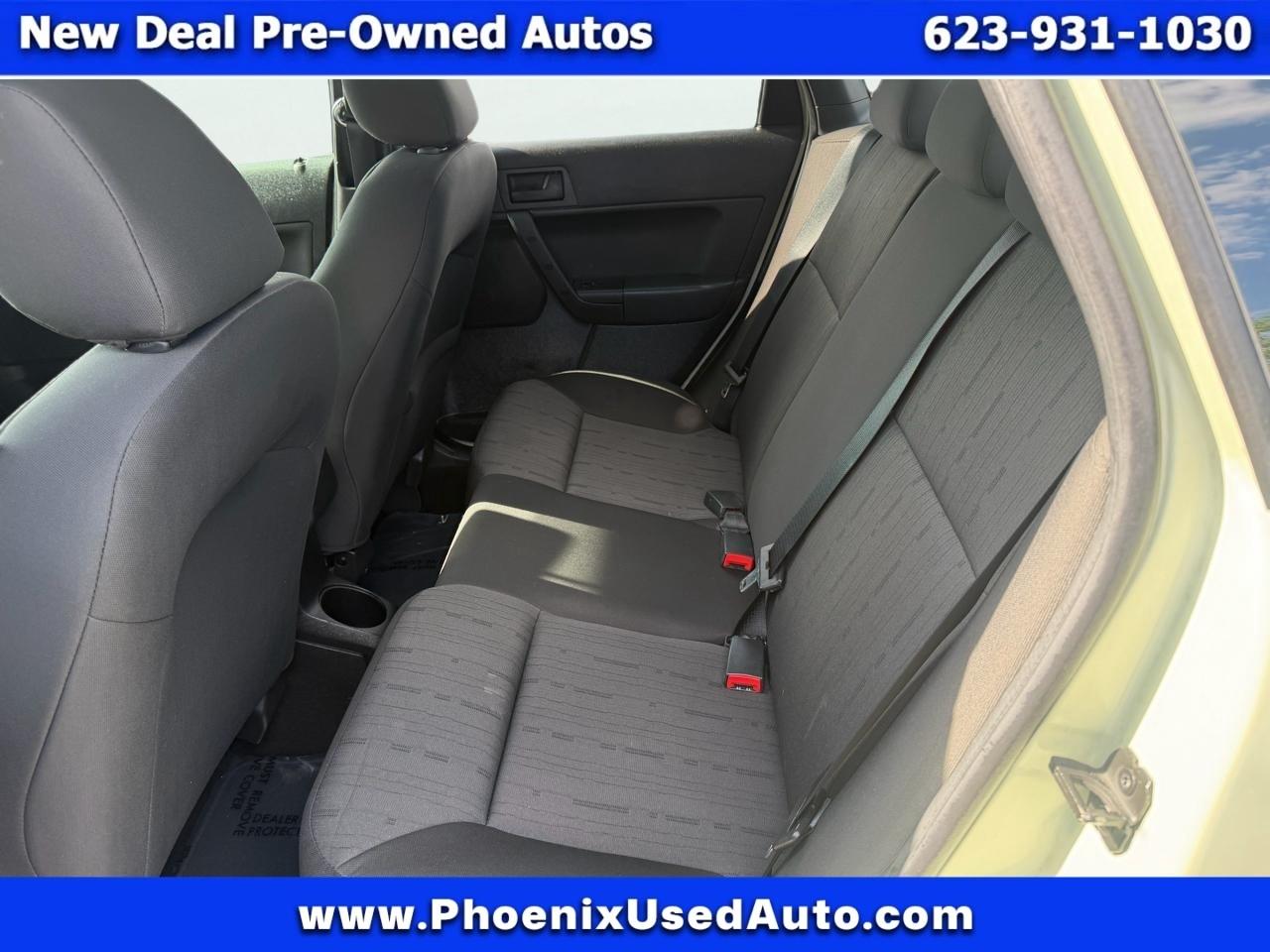 Ford Focus SE Sedan 2011