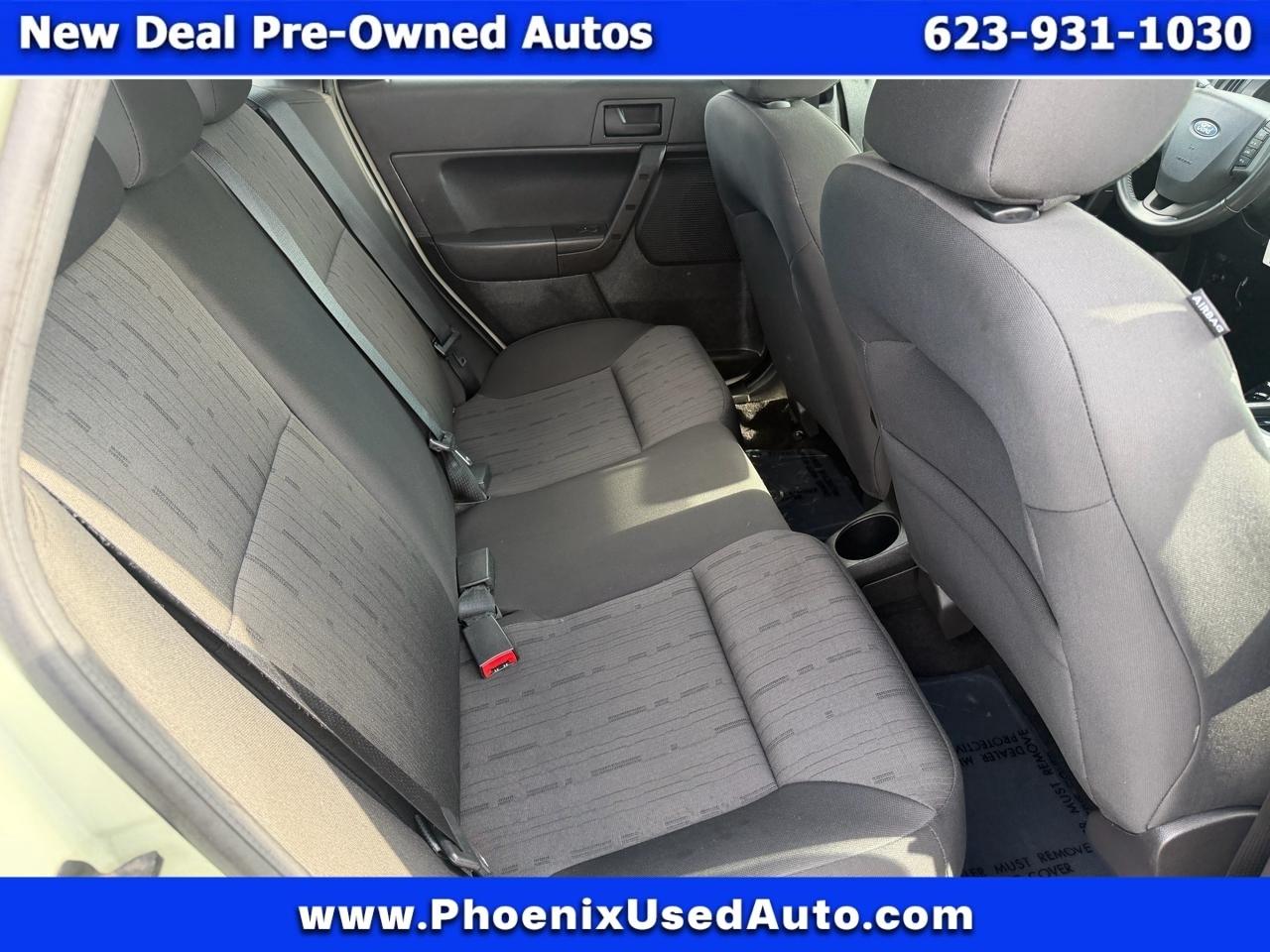 Ford Focus SE Sedan 2011