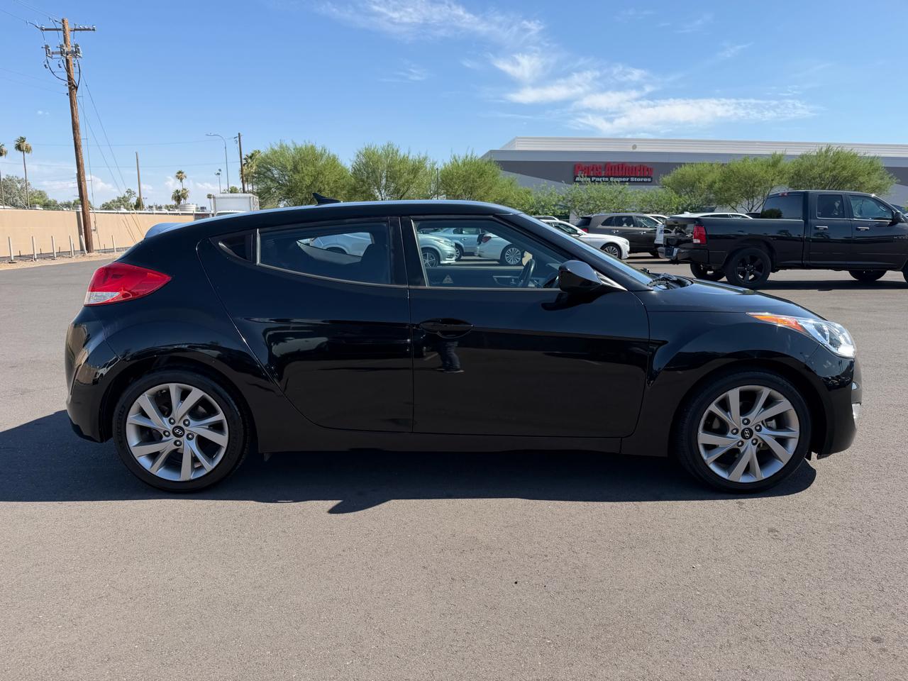 Hyundai Veloster Base 6MT 2017