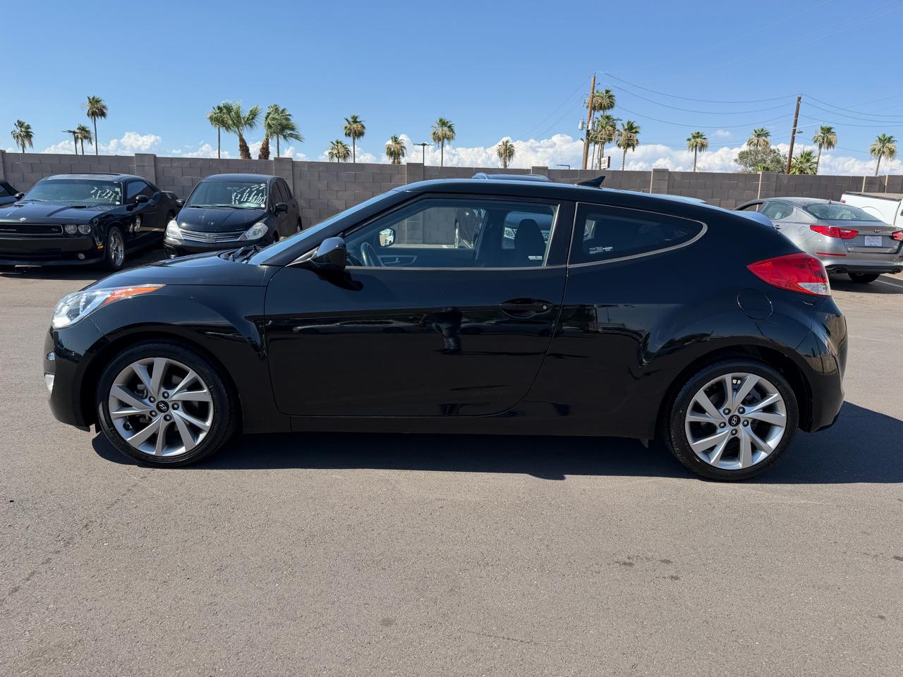 Hyundai Veloster Base 6MT 2017