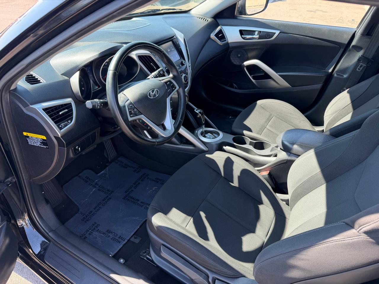 Hyundai Veloster Base 6MT 2017