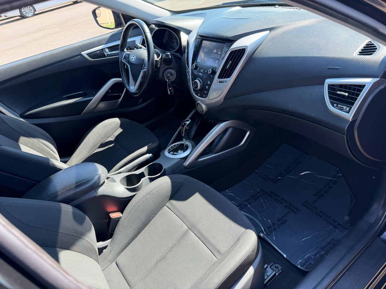 Hyundai Veloster Base 6MT 2017