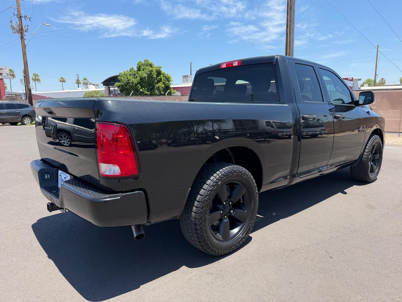 RAM 1500 2WD Crew Cab 140.5" Express 2017