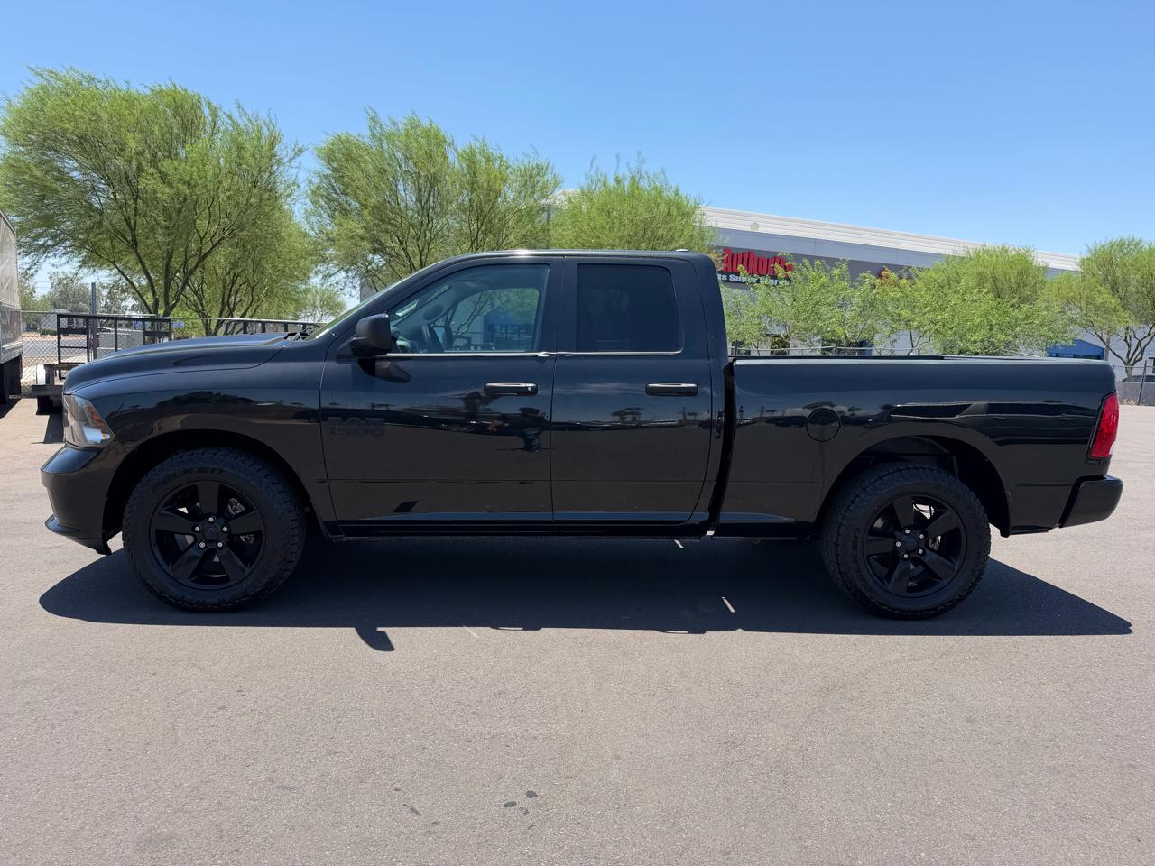 RAM 1500 2WD Crew Cab 140.5" Express 2017
