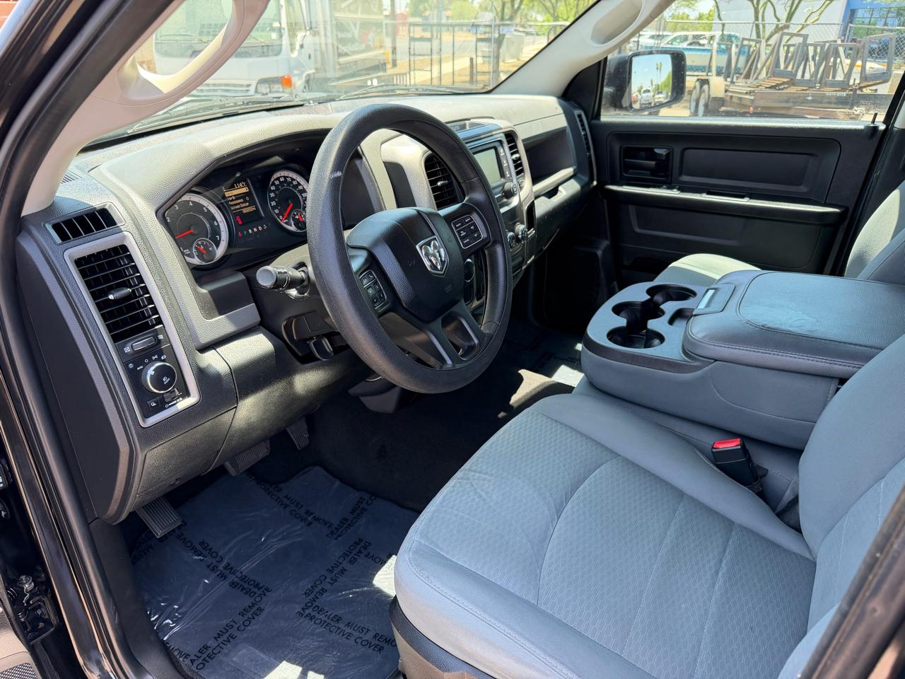 RAM 1500 2WD Crew Cab 140.5" Express 2017