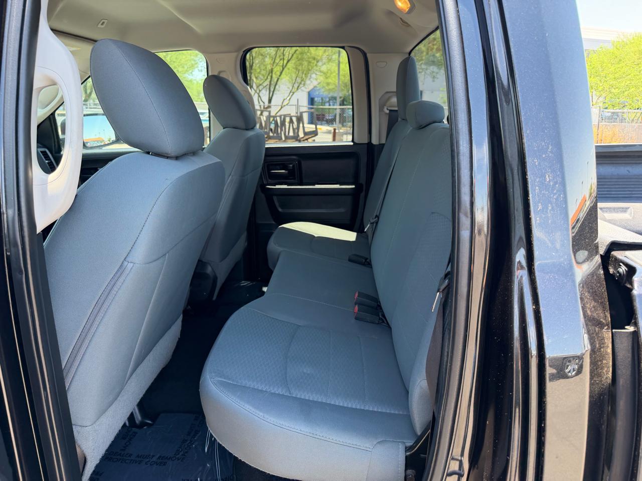 RAM 1500 2WD Crew Cab 140.5" Express 2017
