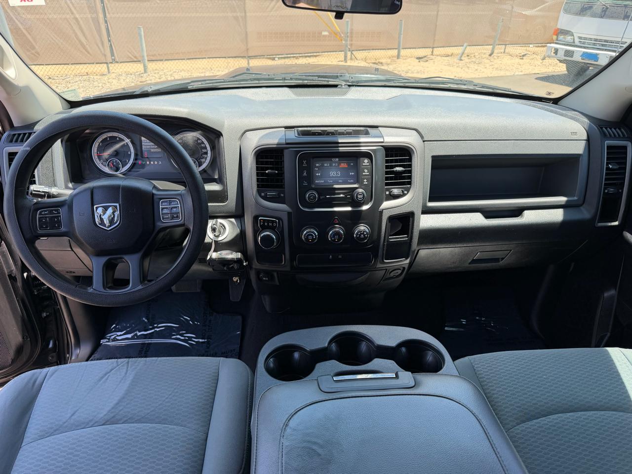 RAM 1500 2WD Crew Cab 140.5" Express 2017