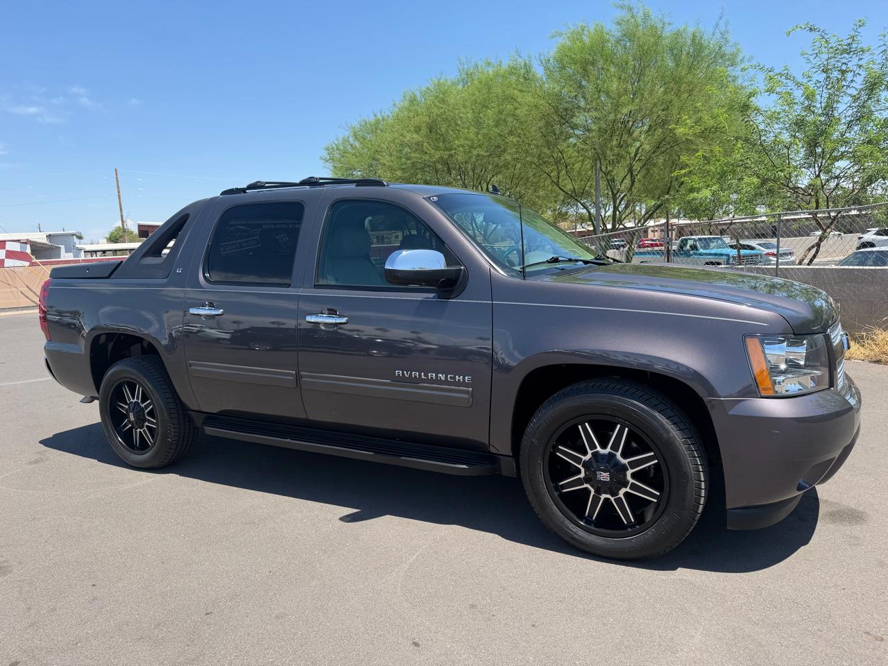 2011 Chevrolet Avalanche LT 2WD