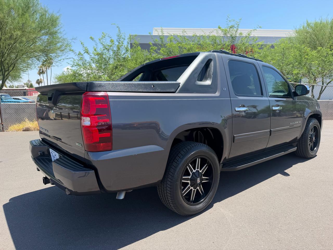 Chevrolet Avalanche LT 2WD 2011