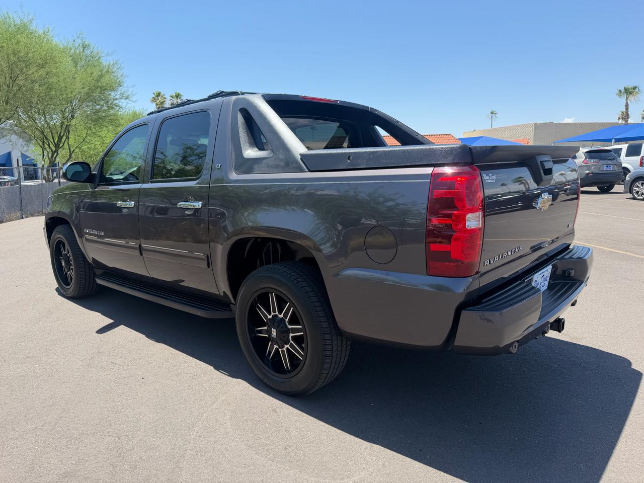 Chevrolet Avalanche LT 2WD 2011