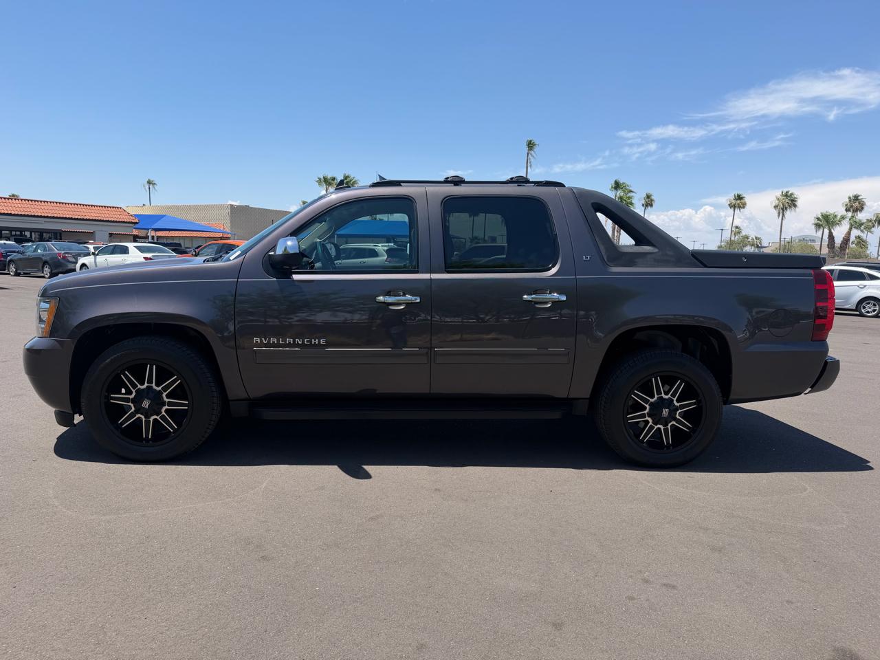 Chevrolet Avalanche LT 2WD 2011