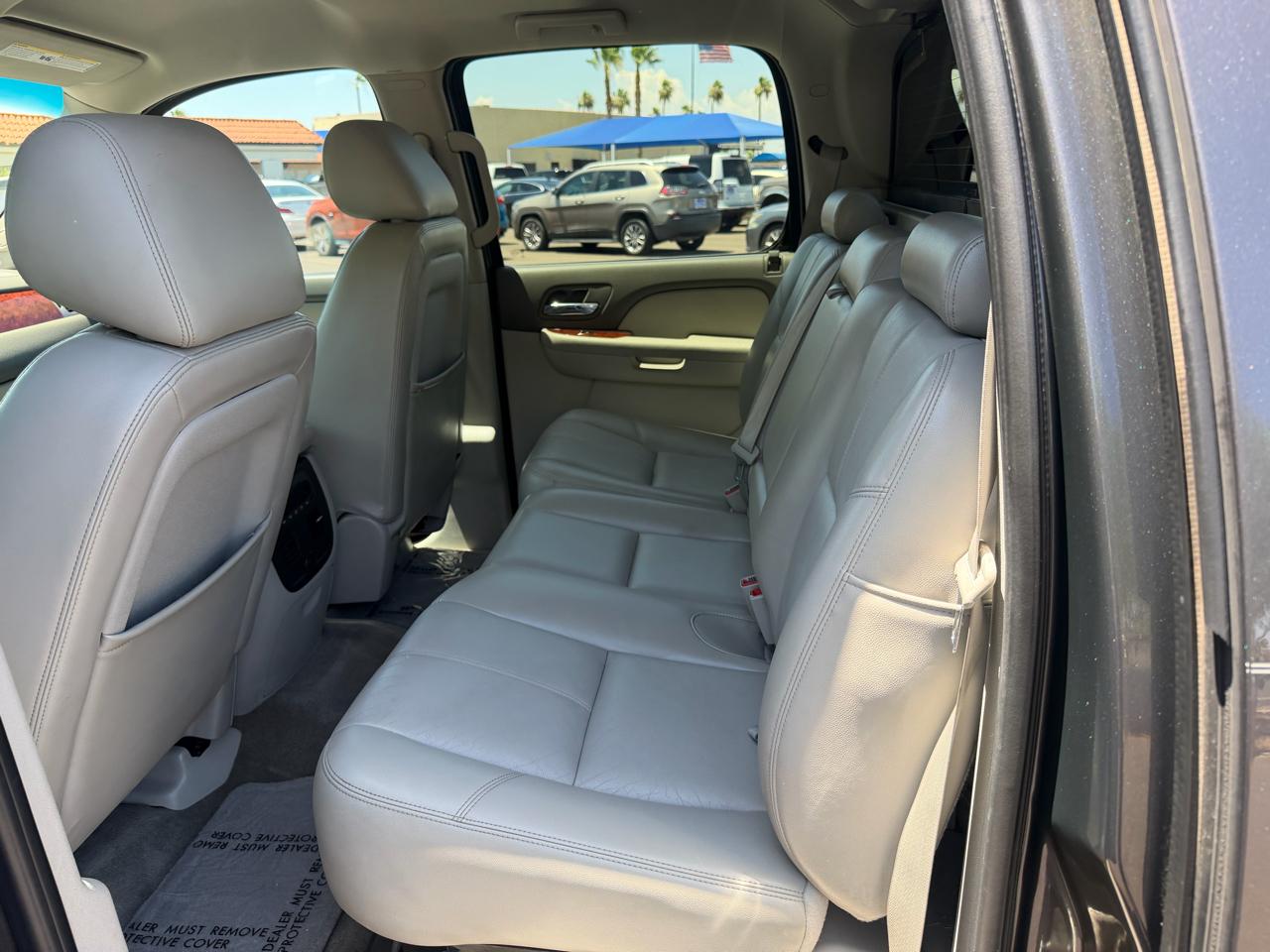 Chevrolet Avalanche LT 2WD 2011