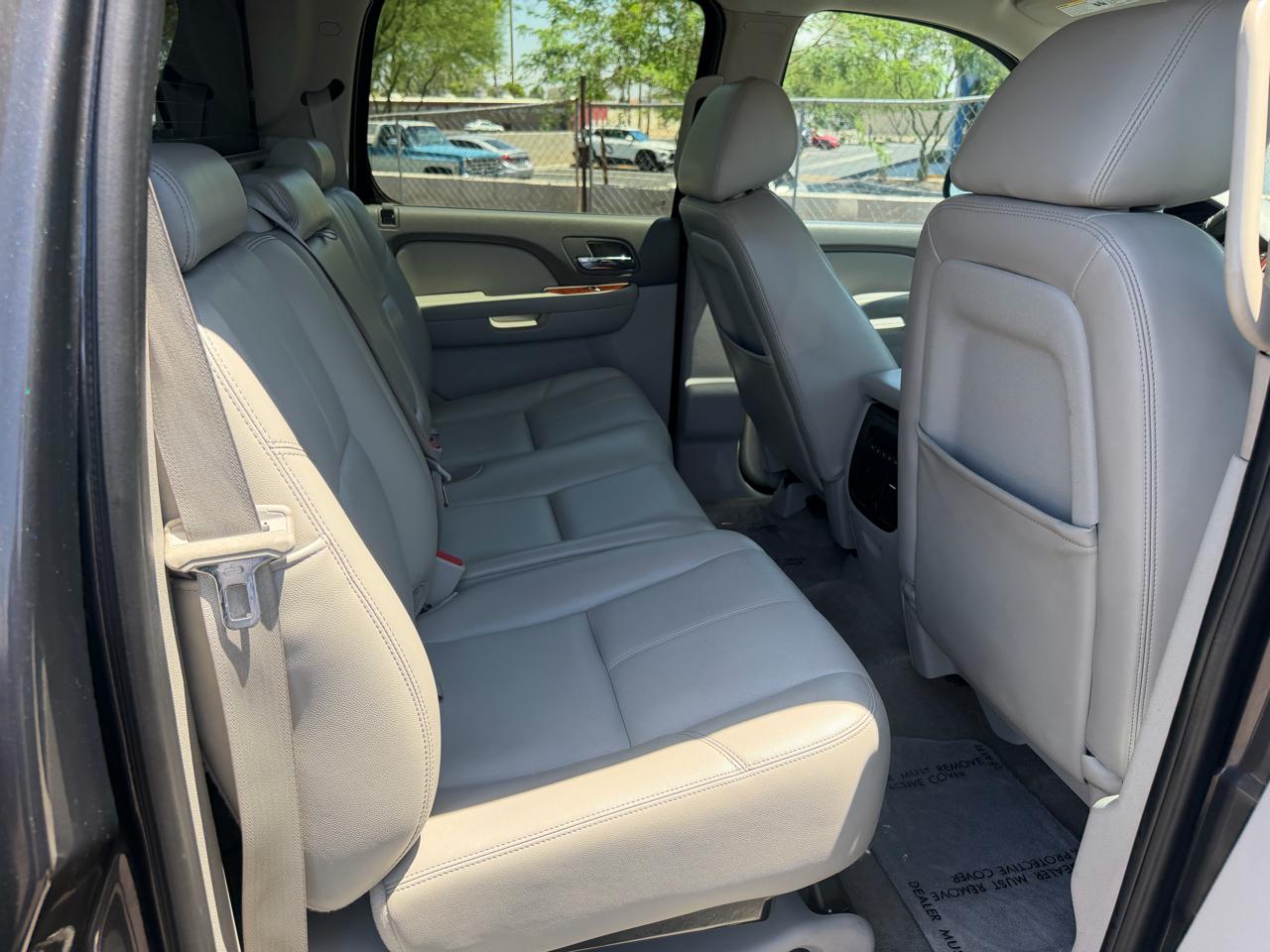 Chevrolet Avalanche LT 2WD 2011