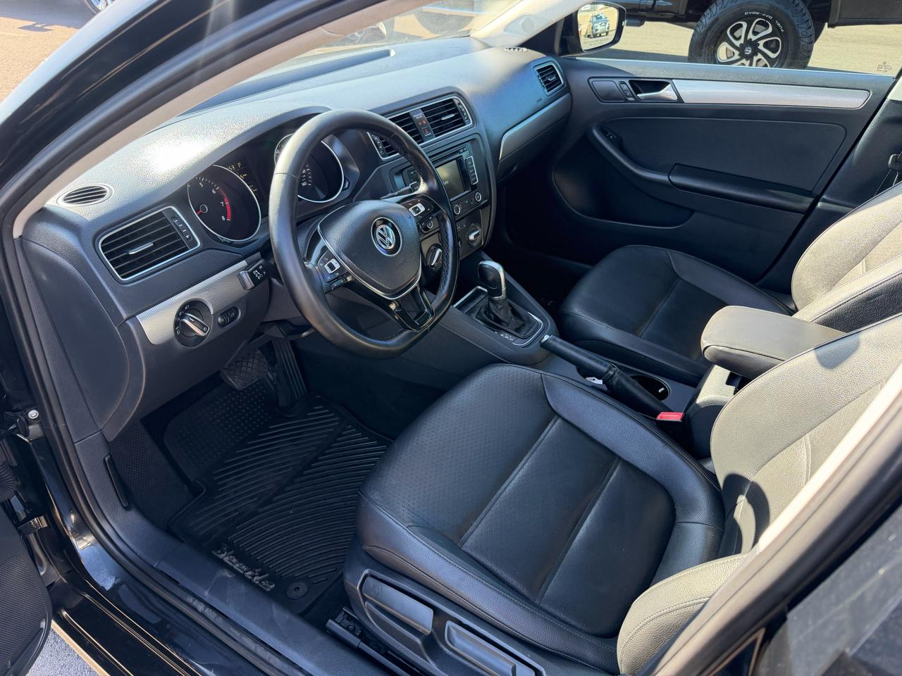 Volkswagen Jetta SE 6A 2015