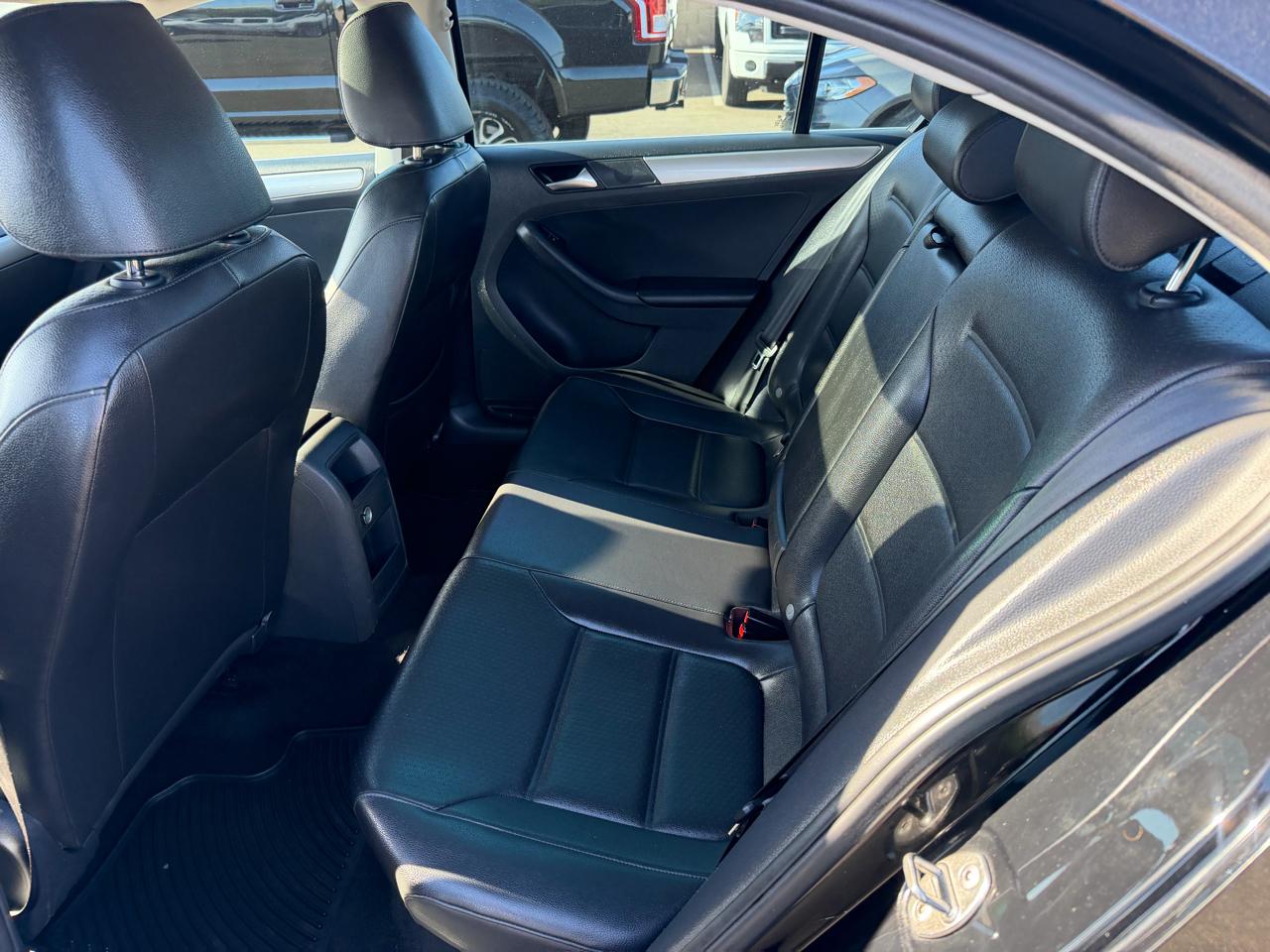 Volkswagen Jetta SE 6A 2015