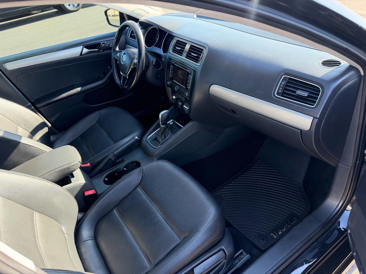 Volkswagen Jetta SE 6A 2015
