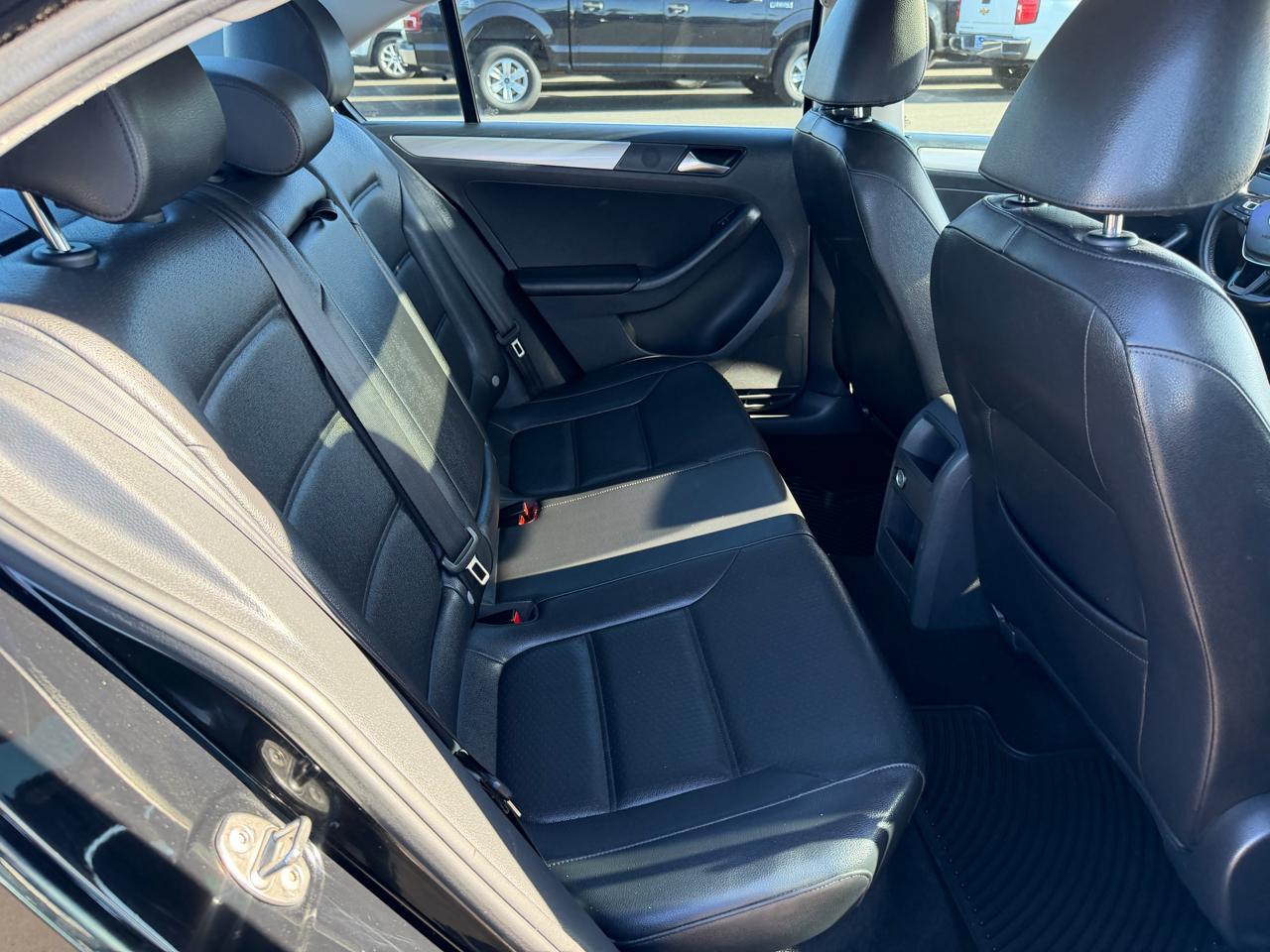 Volkswagen Jetta SE 6A 2015