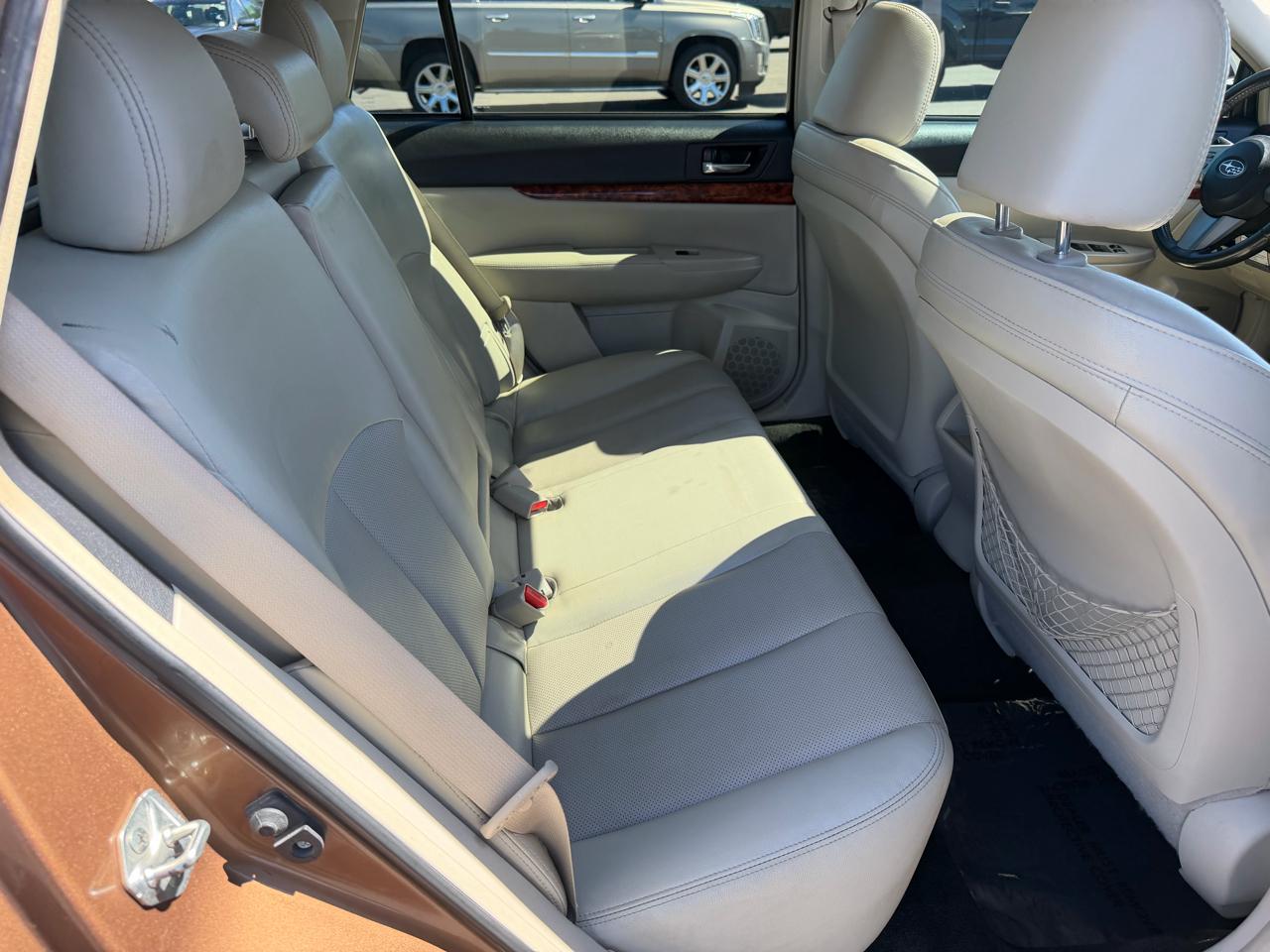 Subaru Outback 2.5i Limited 2011