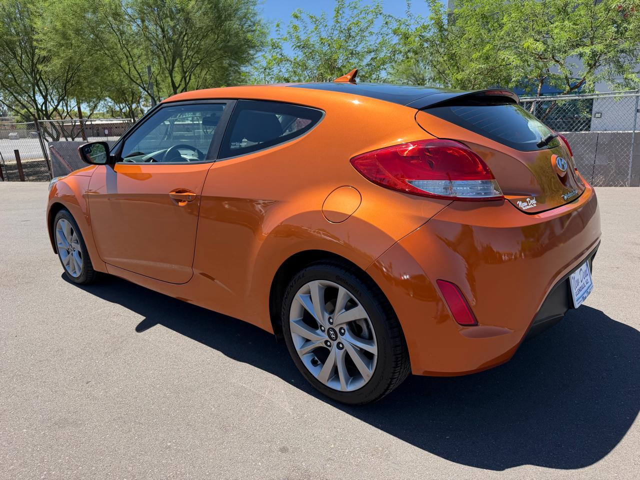 Hyundai Veloster Base 6MT 2017