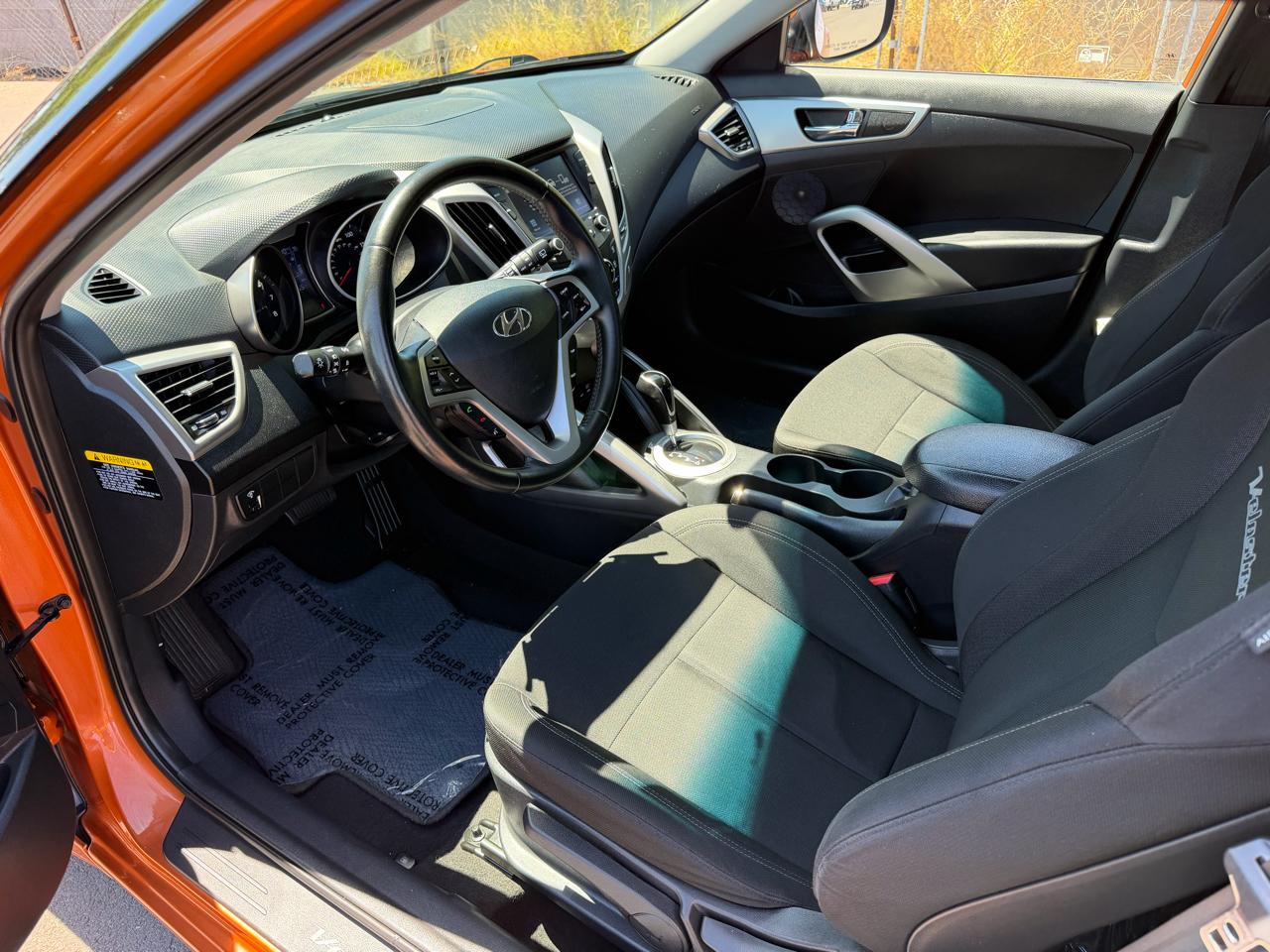 Hyundai Veloster Base 6MT 2017