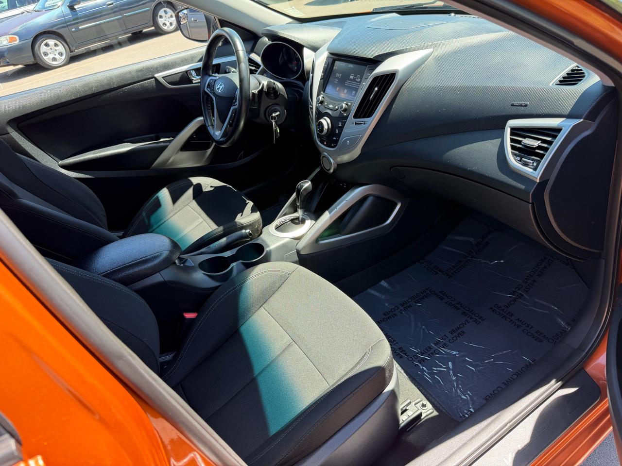 Hyundai Veloster Base 6MT 2017