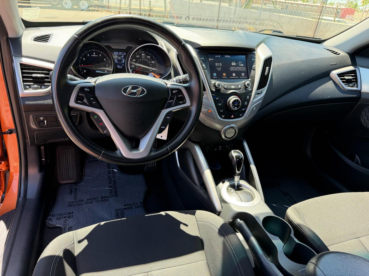 Hyundai Veloster Base 6MT 2017