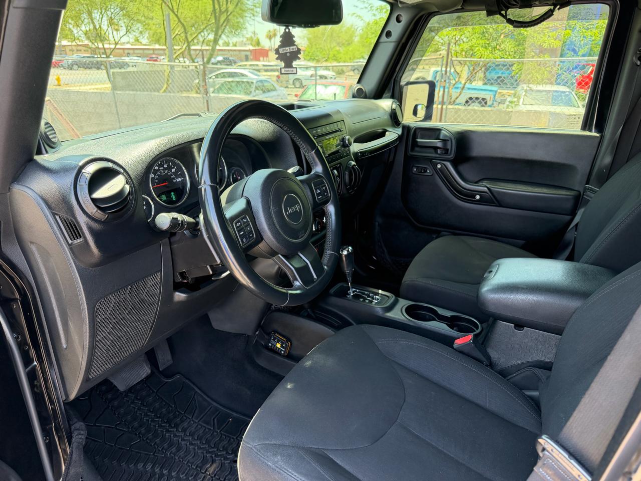 Jeep Wrangler Unlimited Sahara 4WD 2013
