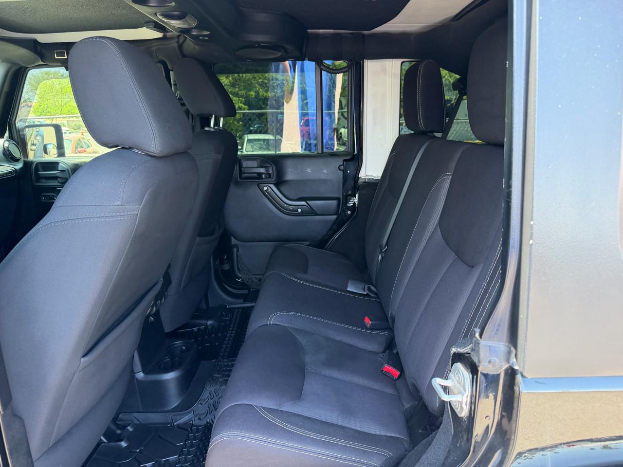Jeep Wrangler Unlimited Sahara 4WD 2013