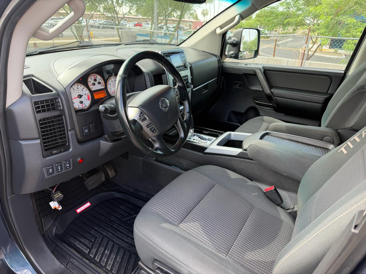 Nissan Titan S Crew Cab 4WD 2013