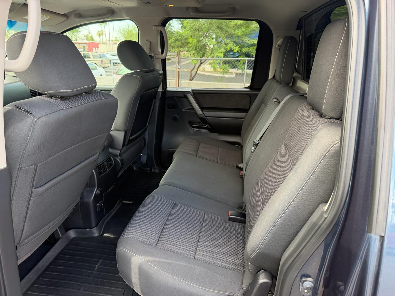 Nissan Titan S Crew Cab 4WD 2013
