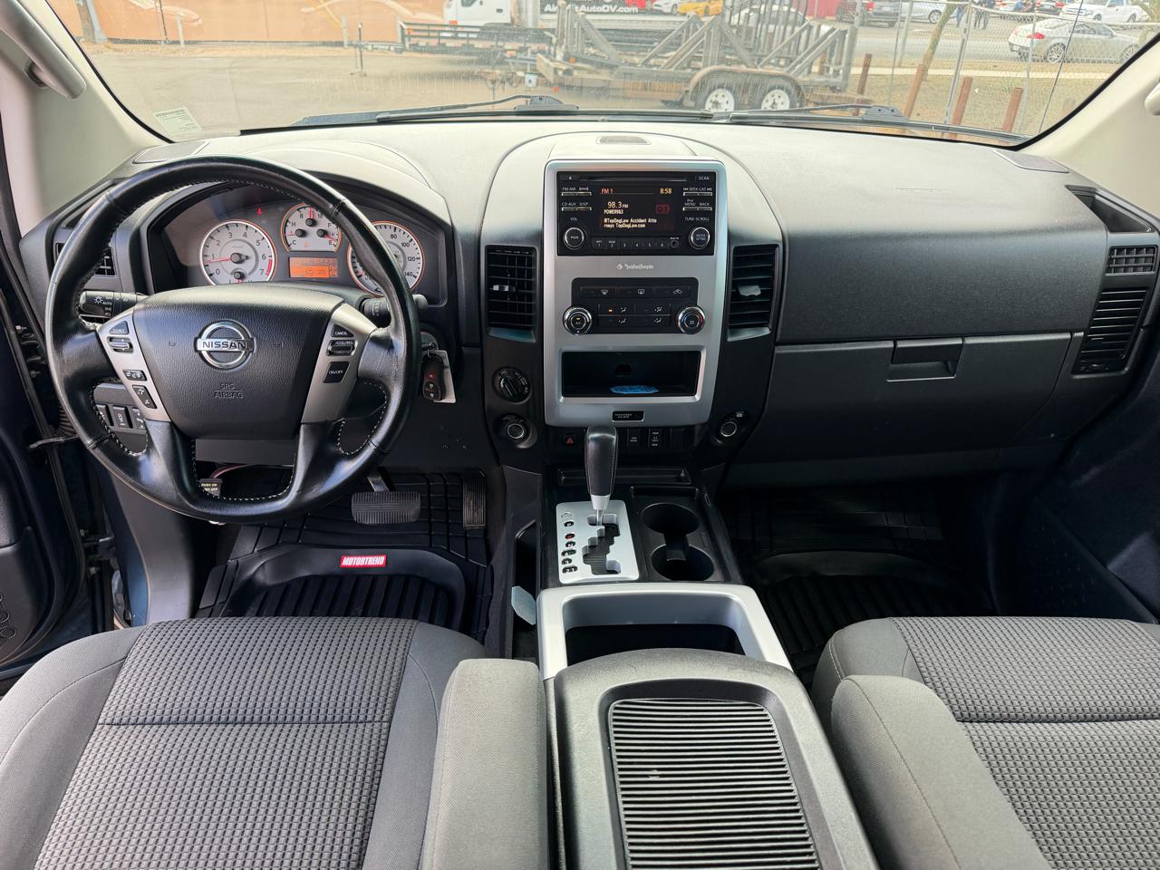 Nissan Titan S Crew Cab 4WD 2013
