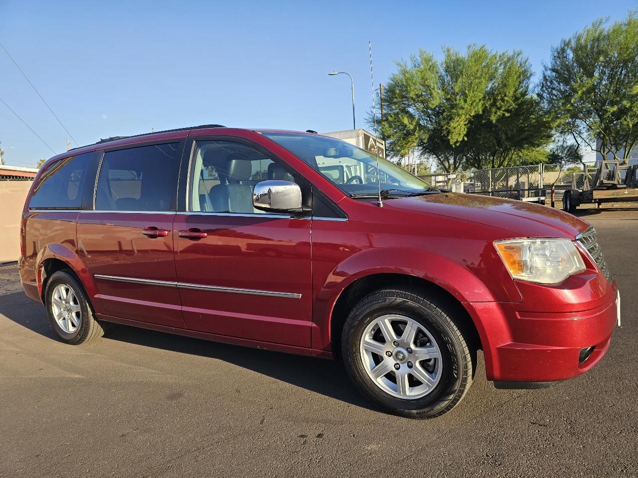 Chrysler Town & Country Touring Plus 2010