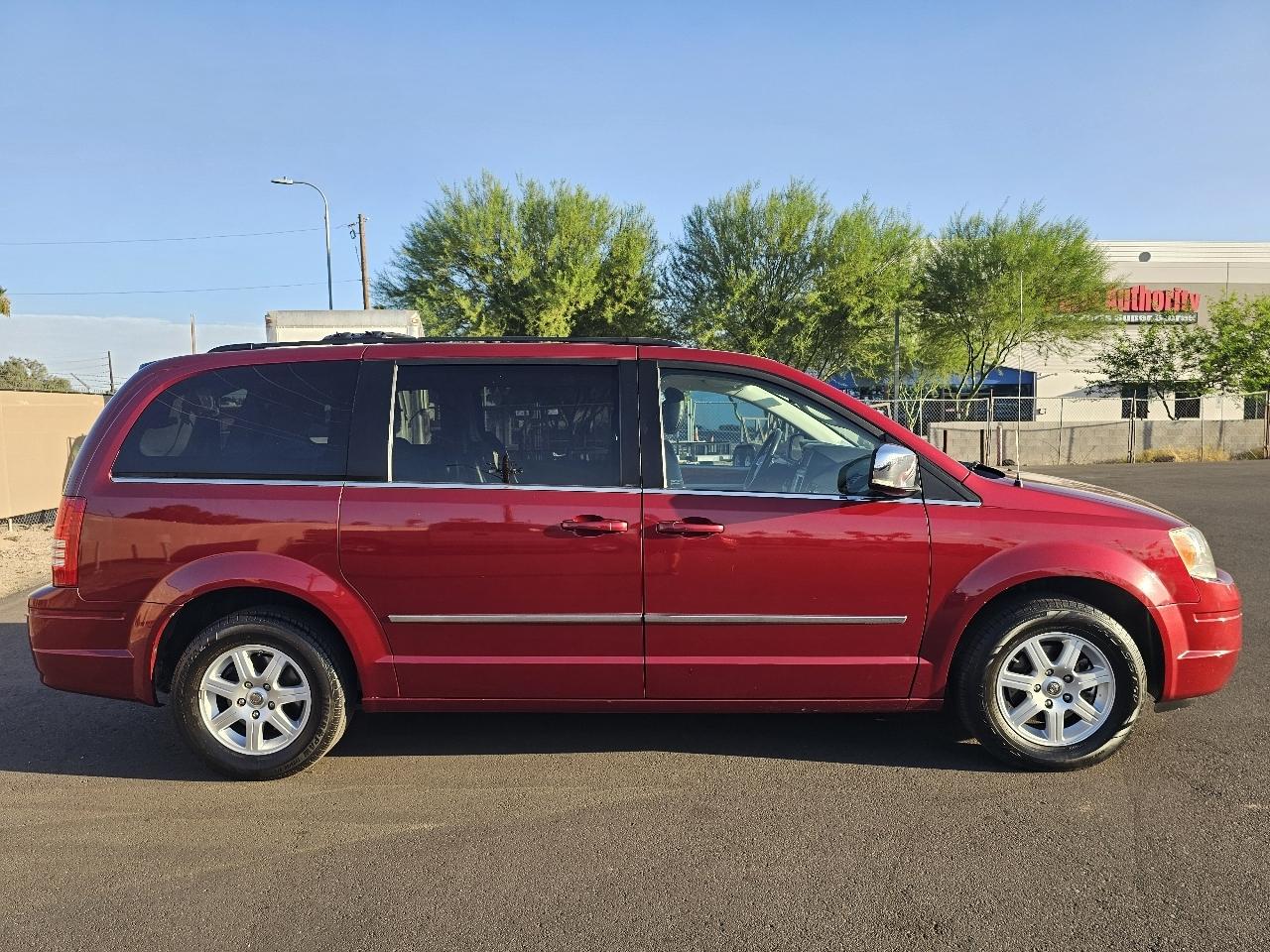 Chrysler Town & Country Touring Plus 2010