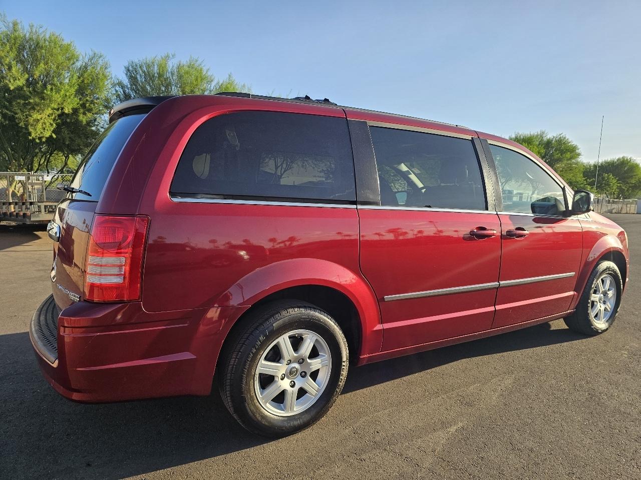 Chrysler Town & Country Touring Plus 2010