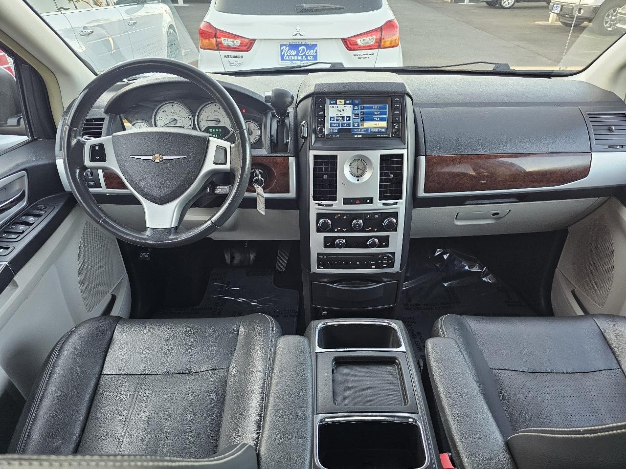 Chrysler Town & Country Touring Plus 2010