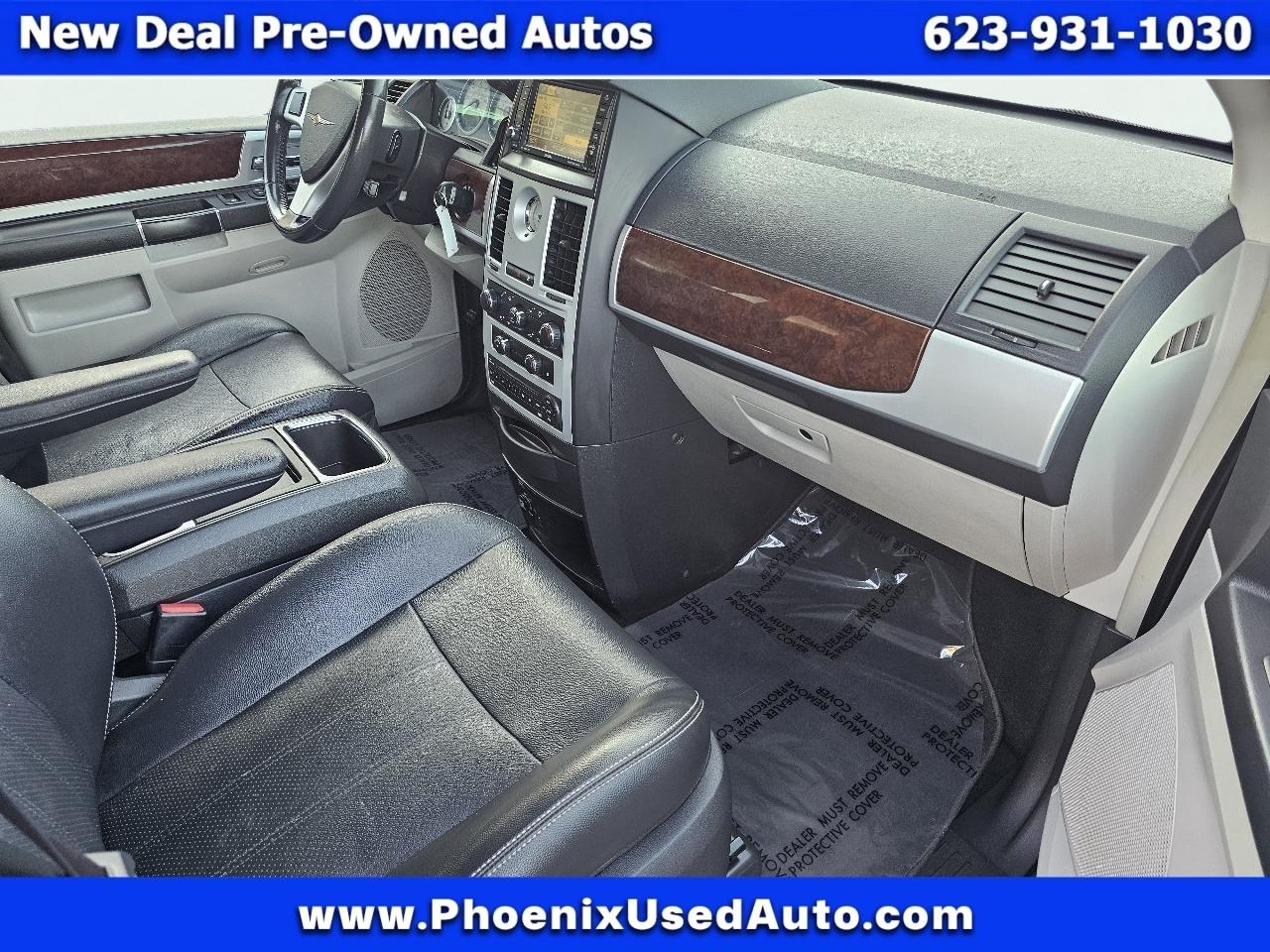 Chrysler Town & Country Touring Plus 2010