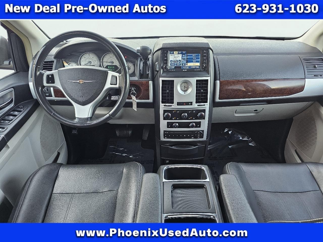 Chrysler Town & Country Touring Plus 2010