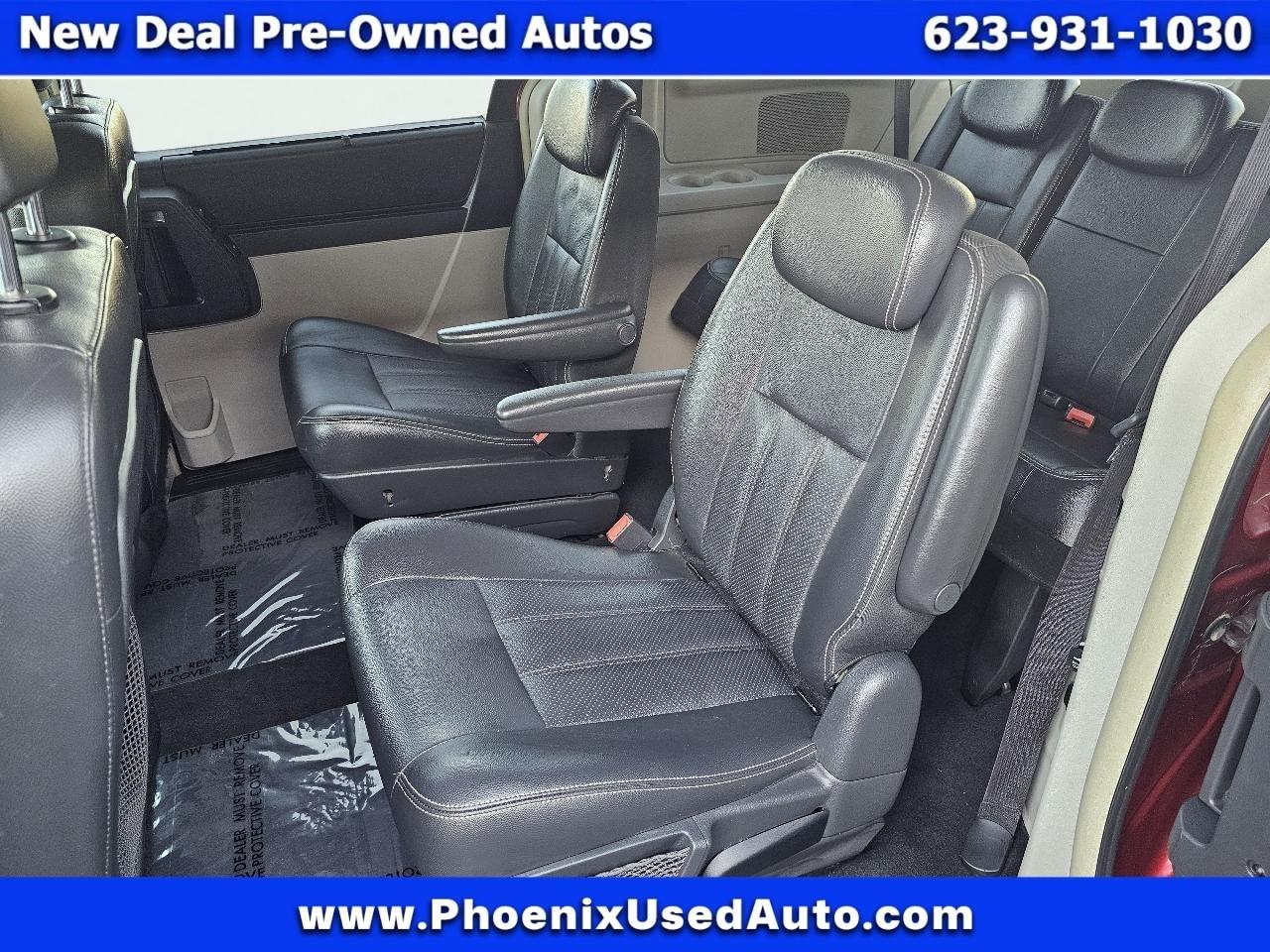 Chrysler Town & Country Touring Plus 2010