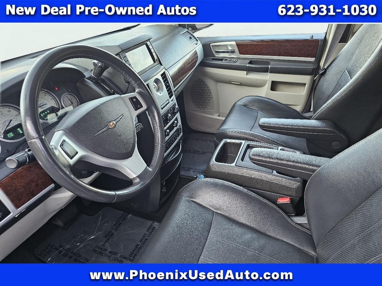 Chrysler Town & Country Touring Plus 2010