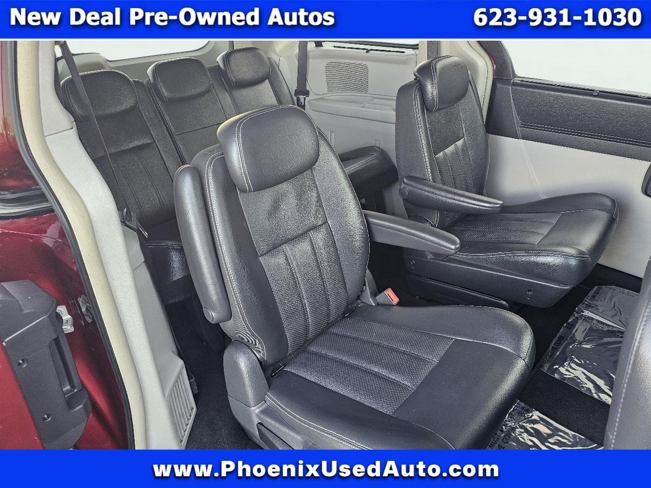 Chrysler Town & Country Touring Plus 2010