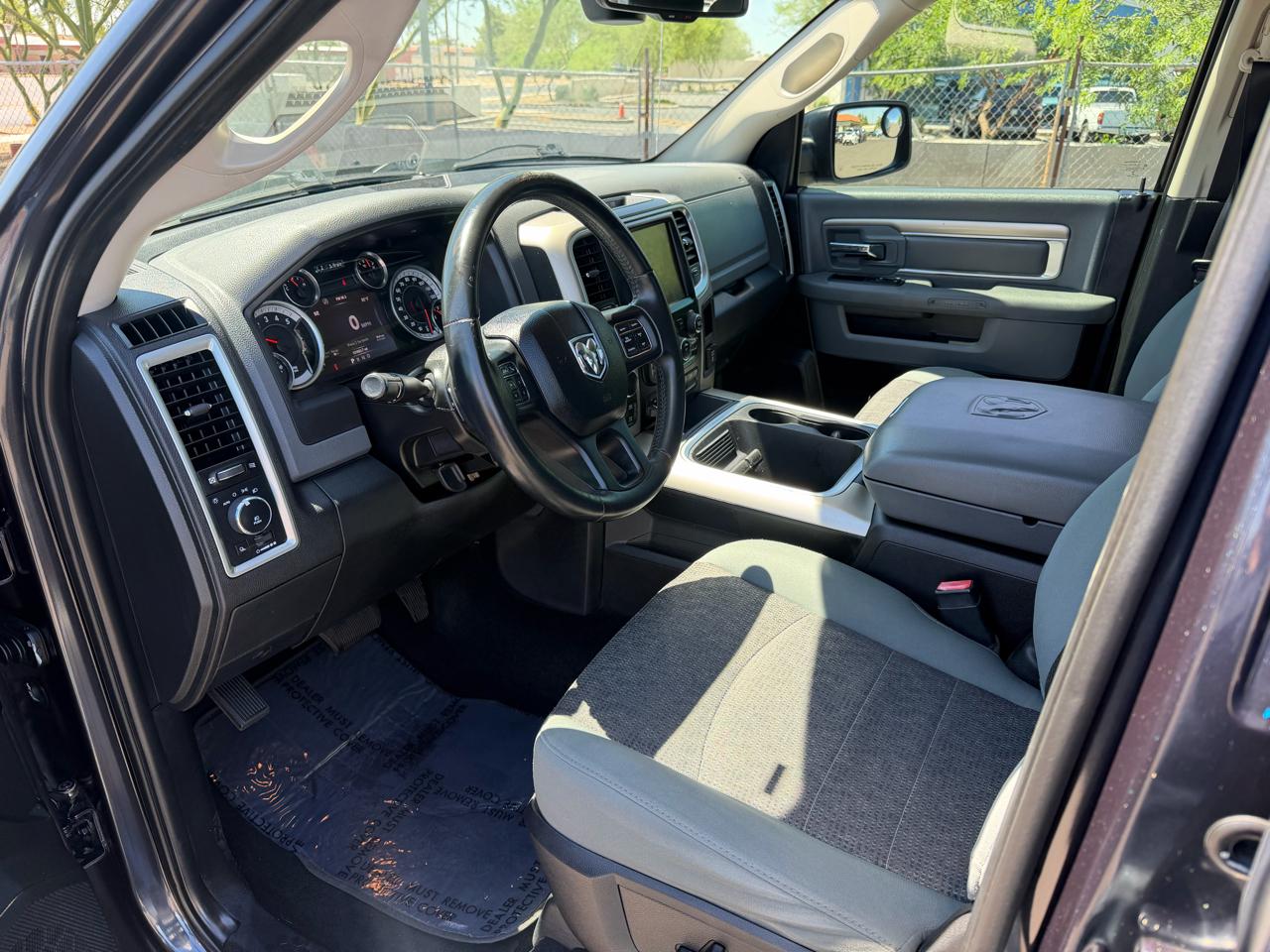 RAM 1500 4WD Crew Cab 149" Lone Star 2015