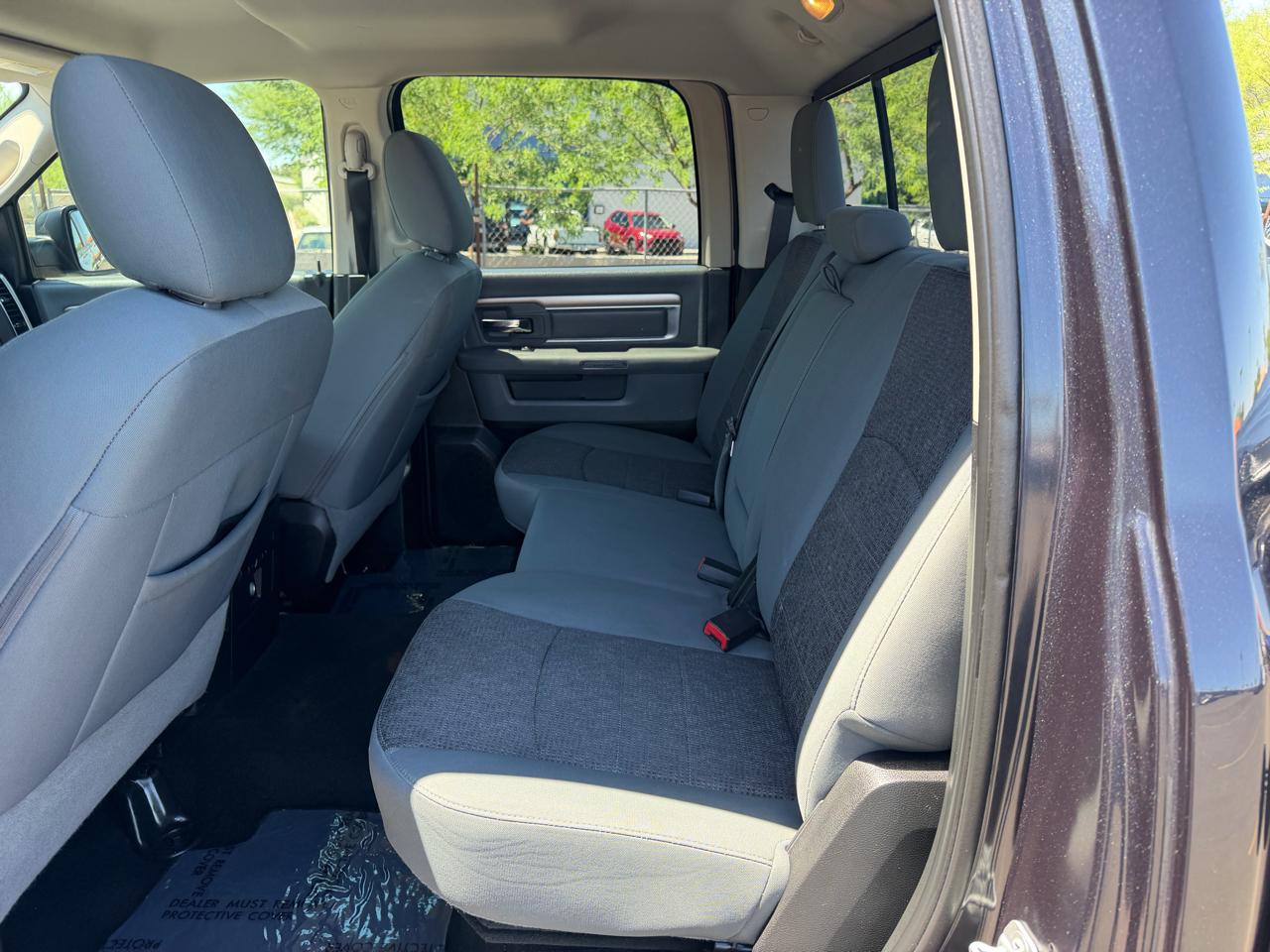 RAM 1500 4WD Crew Cab 149" Lone Star 2015