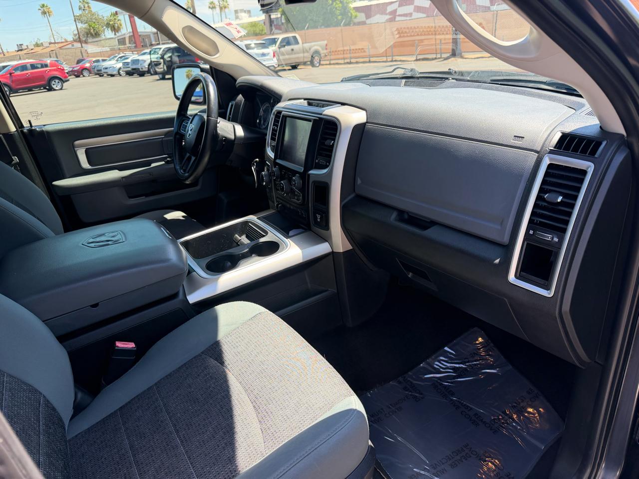 RAM 1500 4WD Crew Cab 149" Lone Star 2015