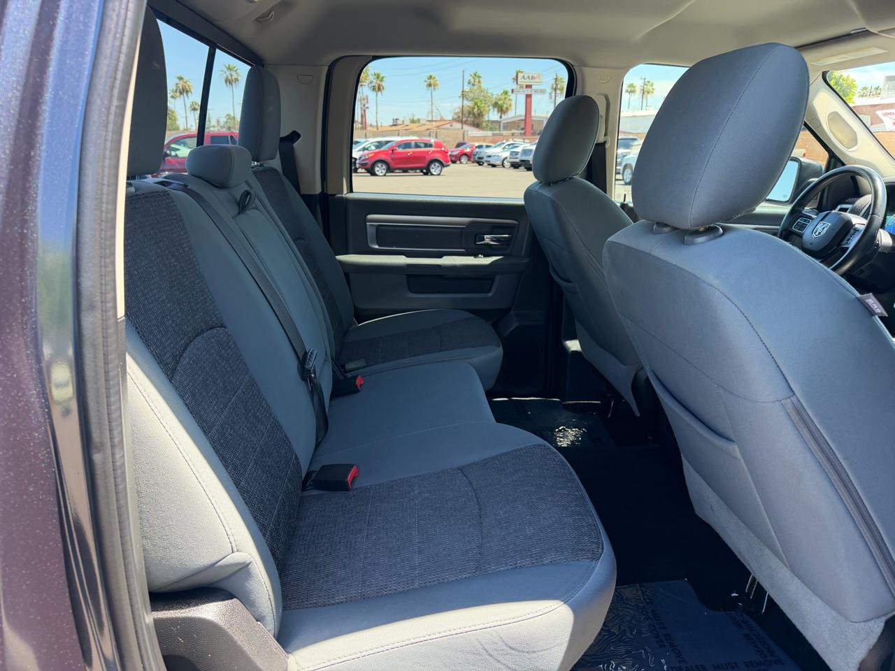 RAM 1500 4WD Crew Cab 149" Lone Star 2015