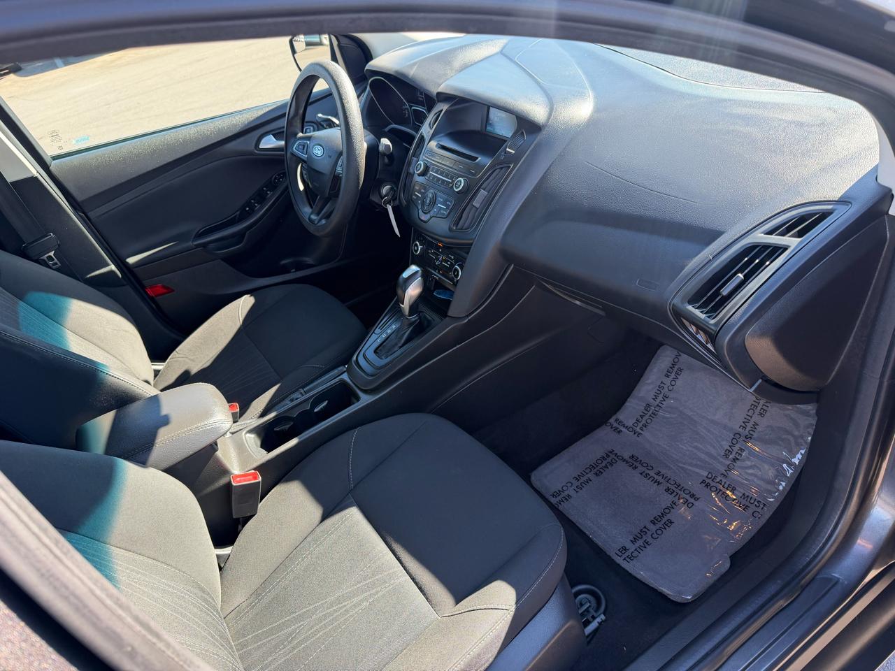 Ford Focus SE Sedan 2016
