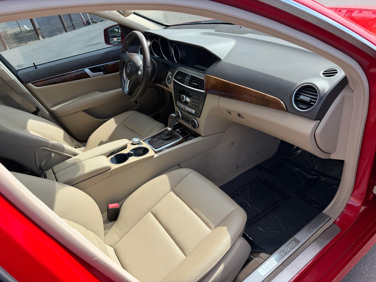 Mercedes-Benz C-Class C250 Luxury Sedan 2014