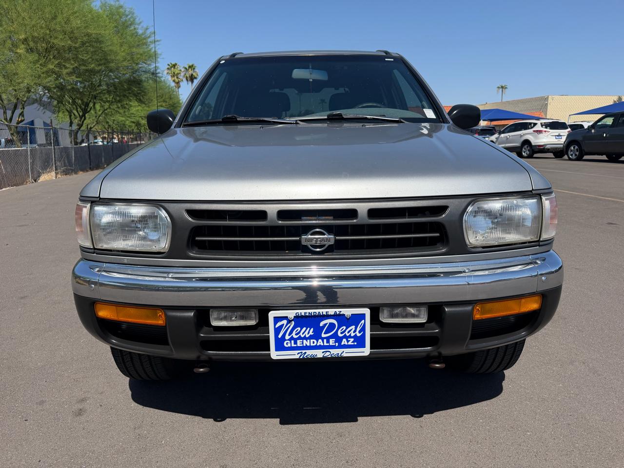 Nissan Pathfinder XE 2WD 1999