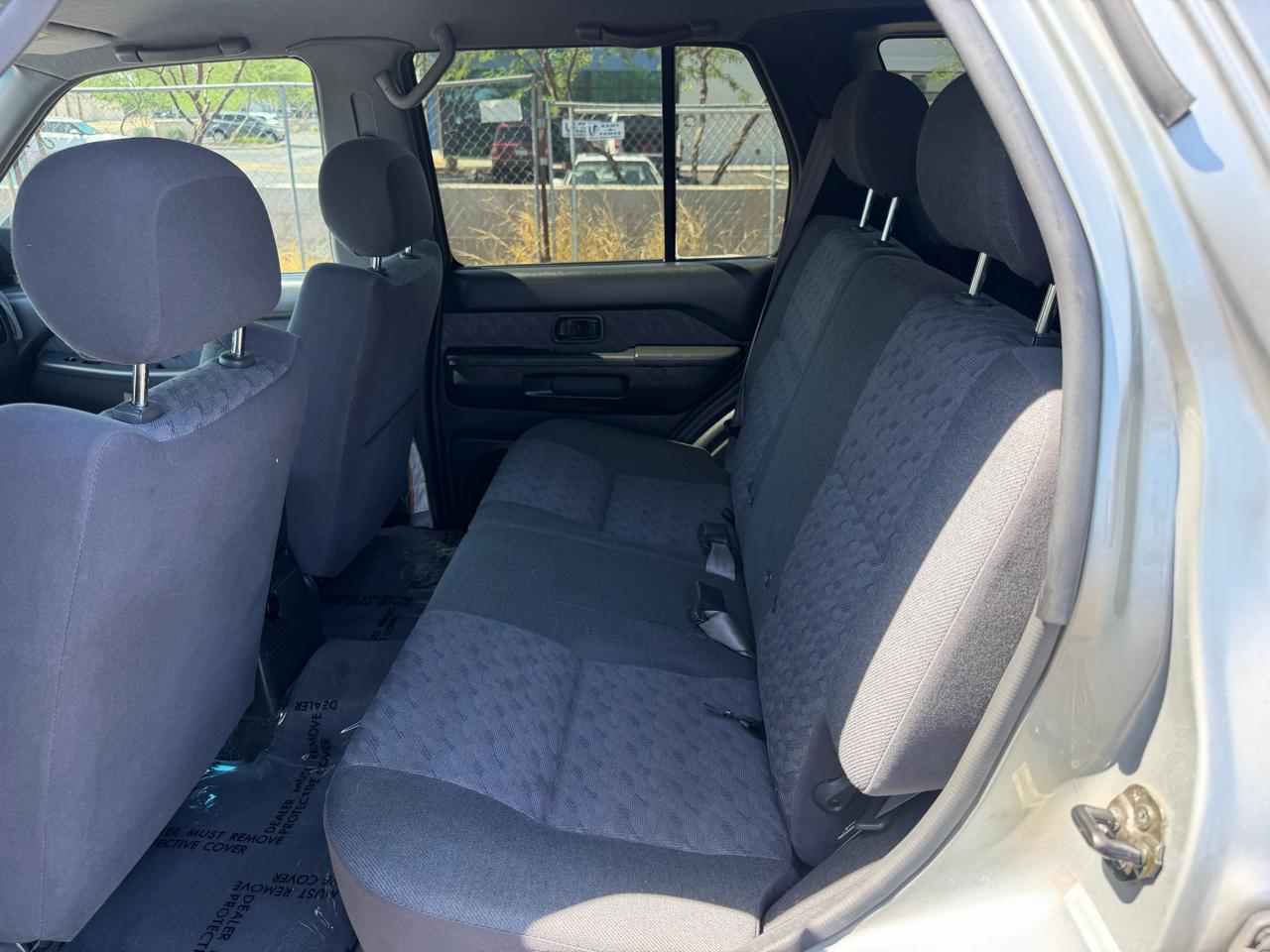 Nissan Pathfinder XE 2WD 1999